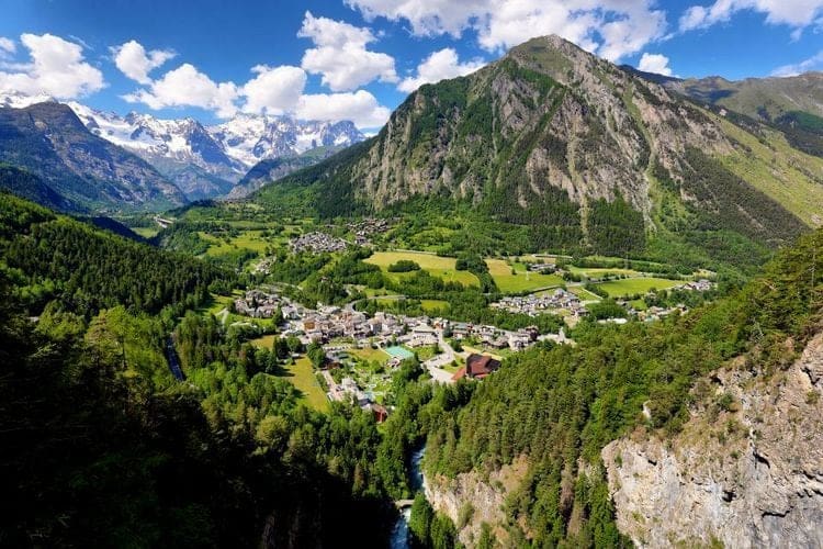 les bois de Vintimille, près de la frontière française