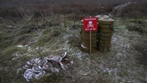 La Finlande et la Lituanie relancent la production de mines antipersonnel face à la menace russe