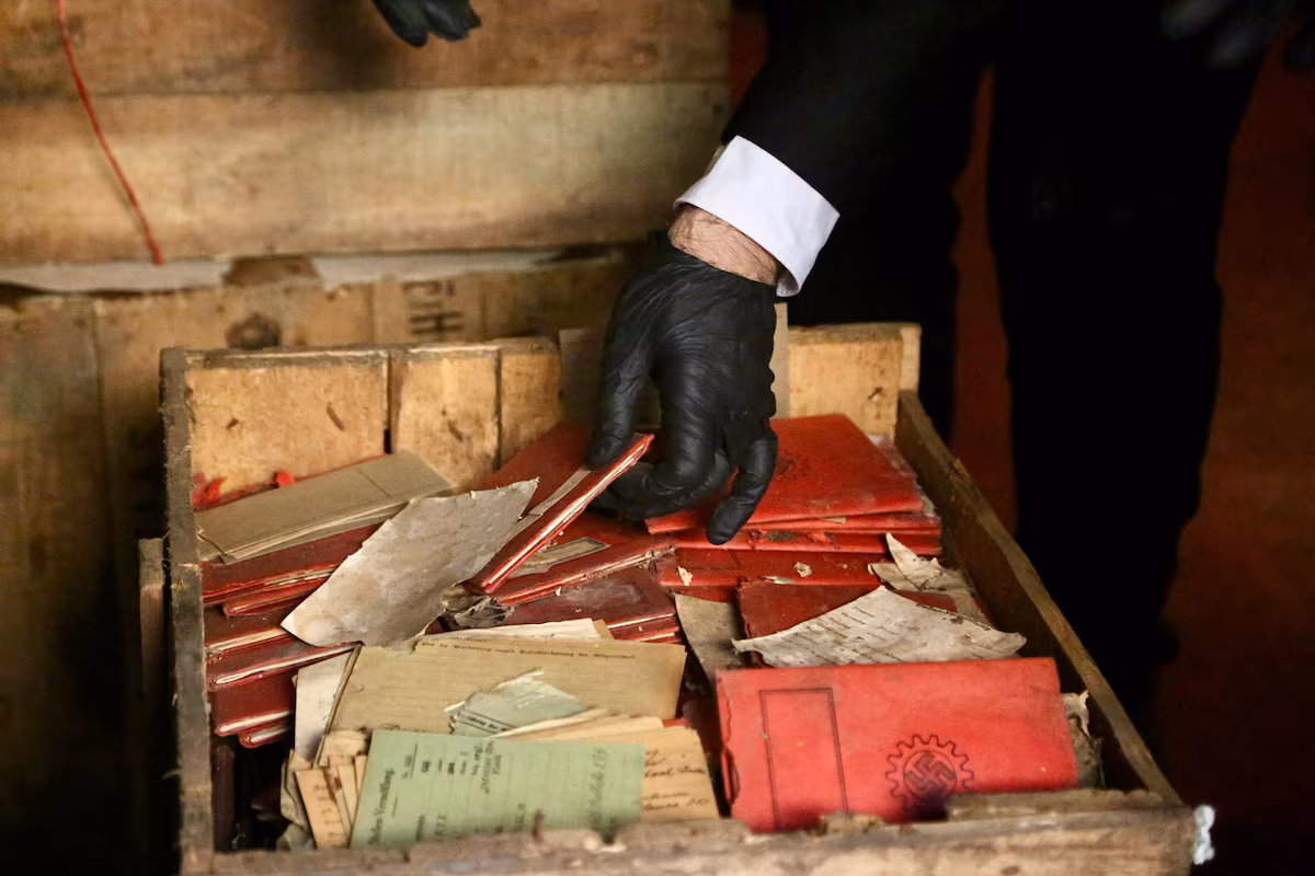 Argentine : des dizaines de boîtes de matériel nazi redécouvertes dans le sous-sol de la Cour suprême