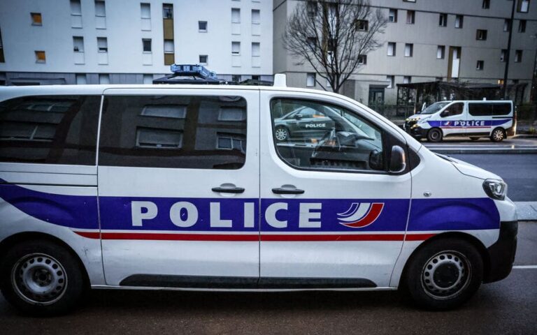 Pontcarré : un commerçant poignardé en pleine rue, les agresseurs toujours en fuite