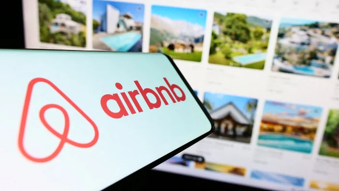 Airbnb : les loueurs contre-attaquent la loi des 90 jours devant le Conseil d’État