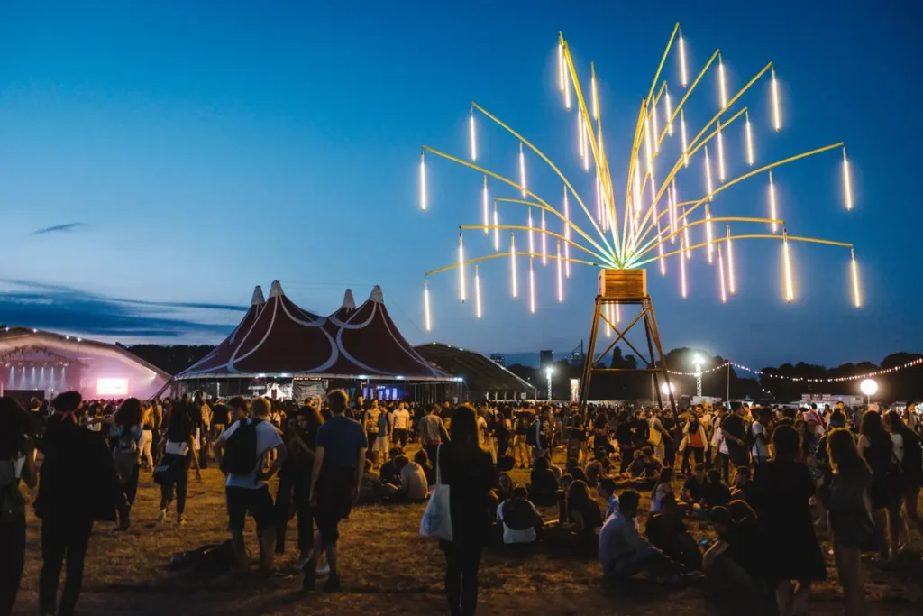 Sortie de Solidays : un festivalier retrouvé blessé à Suresnes, enquête pour violences en réunion Sortie de Solidays : un festivalier retrouvé blessé à Suresnes, enquête pour violences en réunion