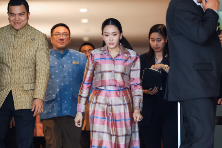 Thaïlande : la dynastie Shinawatra vacille, la Première ministre suspendue par la Cour constitutionnelle
