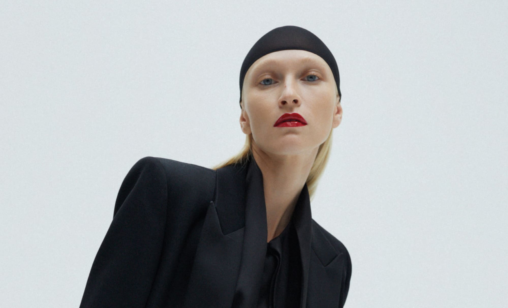 Une Carrière De Mannequin Au Sommet Marquée Par Sa Rencontre Avec Karl Lagerfeld