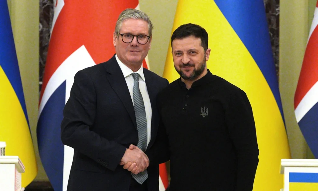 Keir Starmer reçoit Zelensky à Londres à la veille du sommet Trump-Poutine