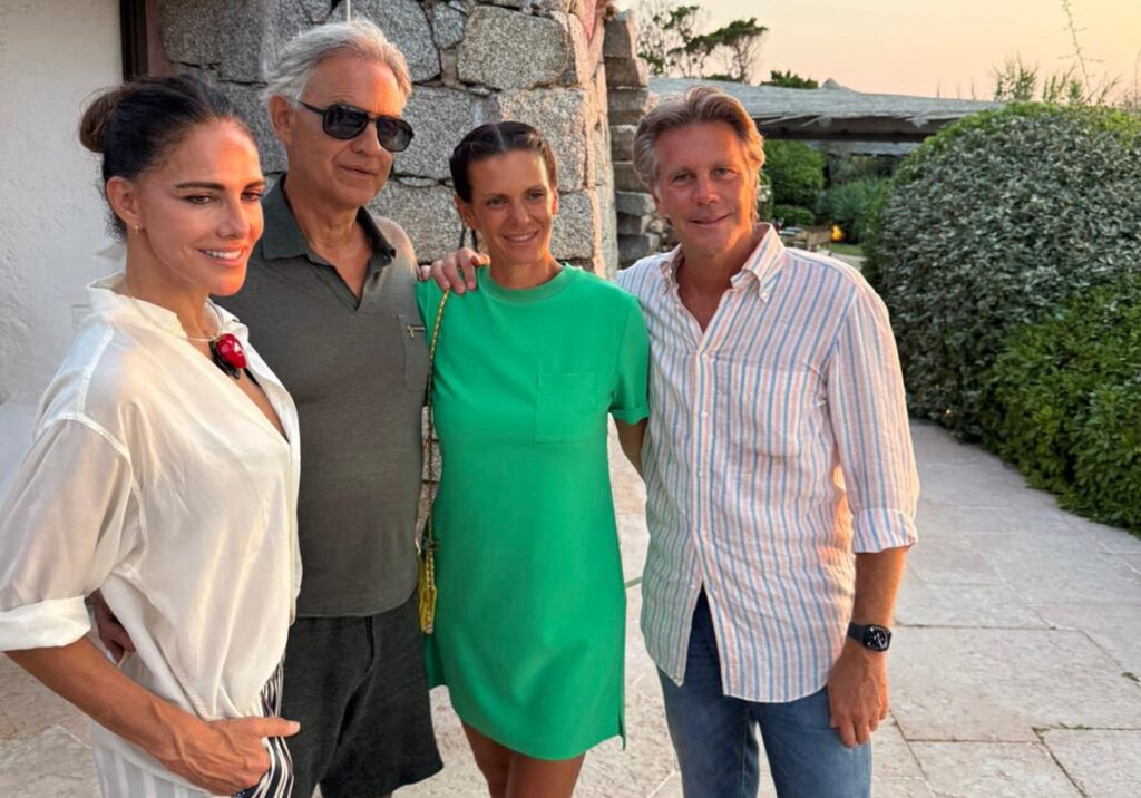 Andréa Bocelli et sa femme, entourés du Prince Emmanuel-Philipbert de Savoie et sa nouvelle compagne Adriana Abascal