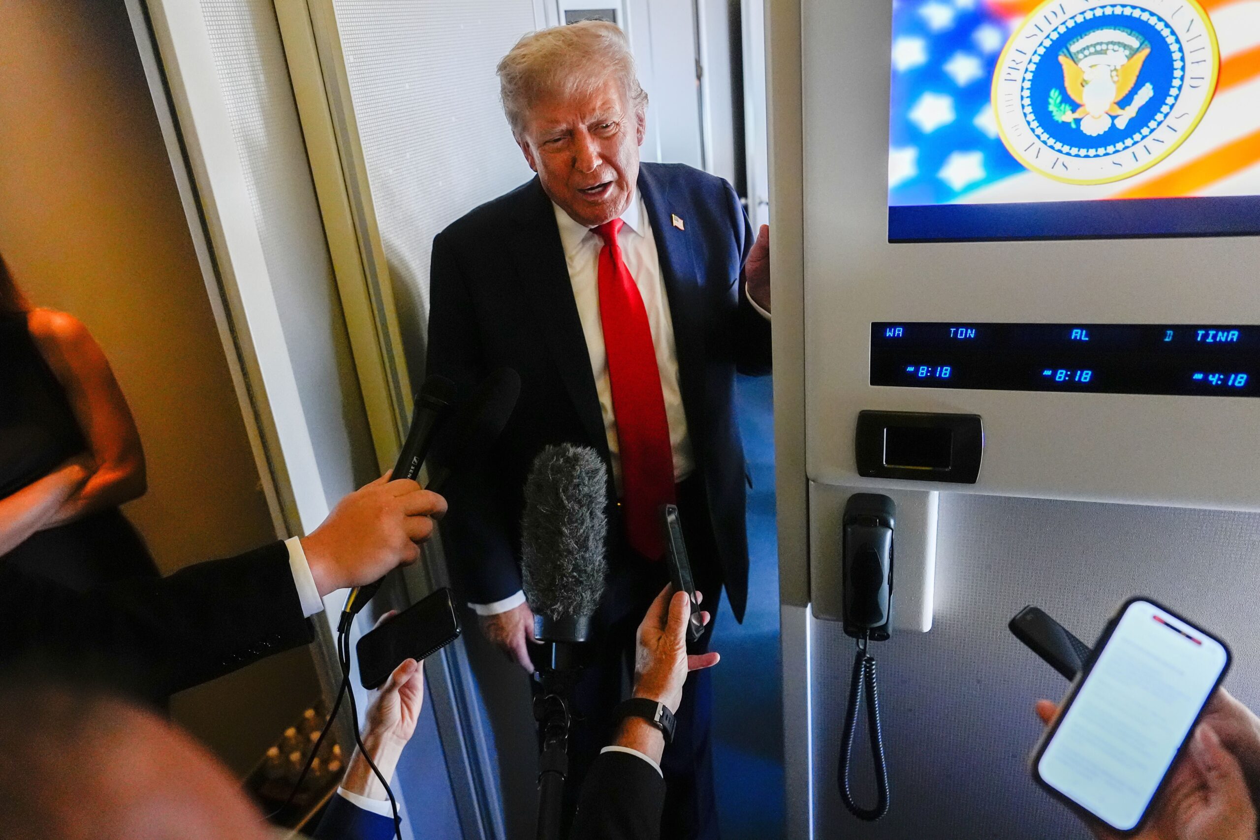 Reportage Photo – L’arrivée De Poutine Et De Trump En Alaska Pour Leur Rencontre Ap Photo/Julia Demaree Nikhinson