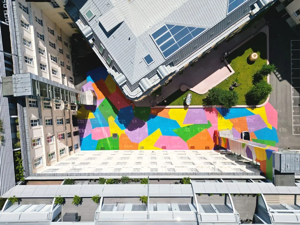 À Vienne, le musée Heidi Horten repeint sa cour pour lutter contre la chaleur