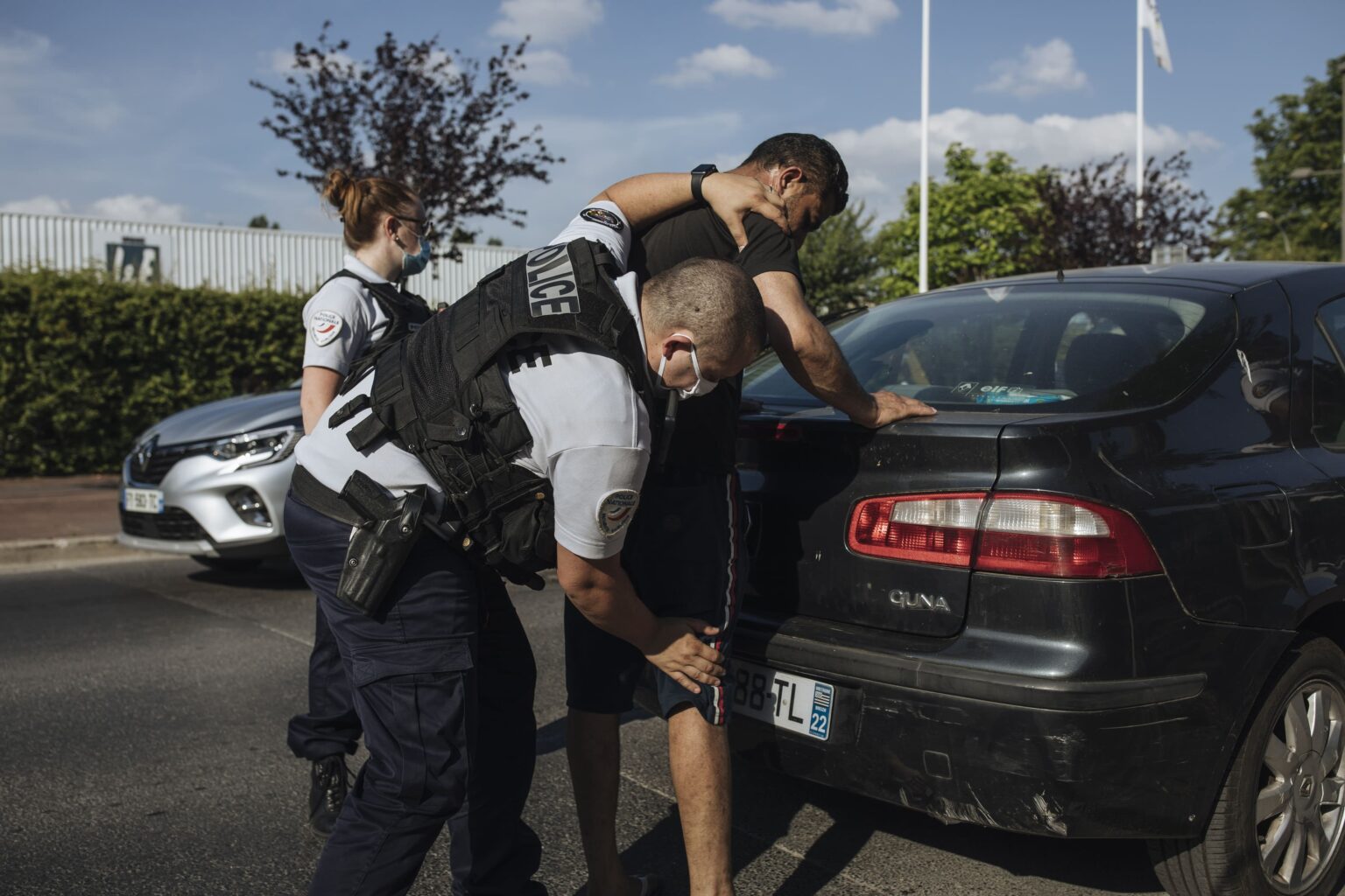 Insolite - Ivre au volant, un père interpellé avec 3,40 g/l, une bouteille de pastis ouverte et son fils de 9 ans à l’arrière. (AP/Lewis Joly)