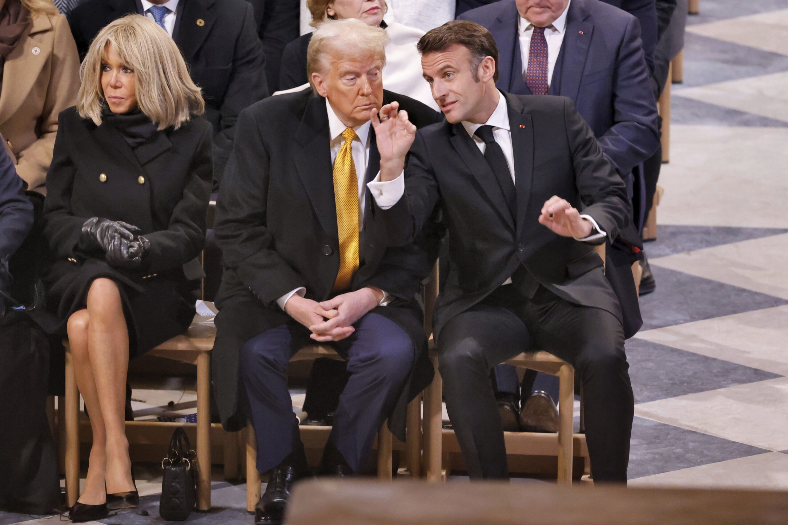 Selon Closer, au lieu de parler de l’Ukraine, Macron a demandé à Trump d’agir auprès de X pour faire taire les rumeurs sur Brigitte( Image :Ludovic Marin, Pool via AP)