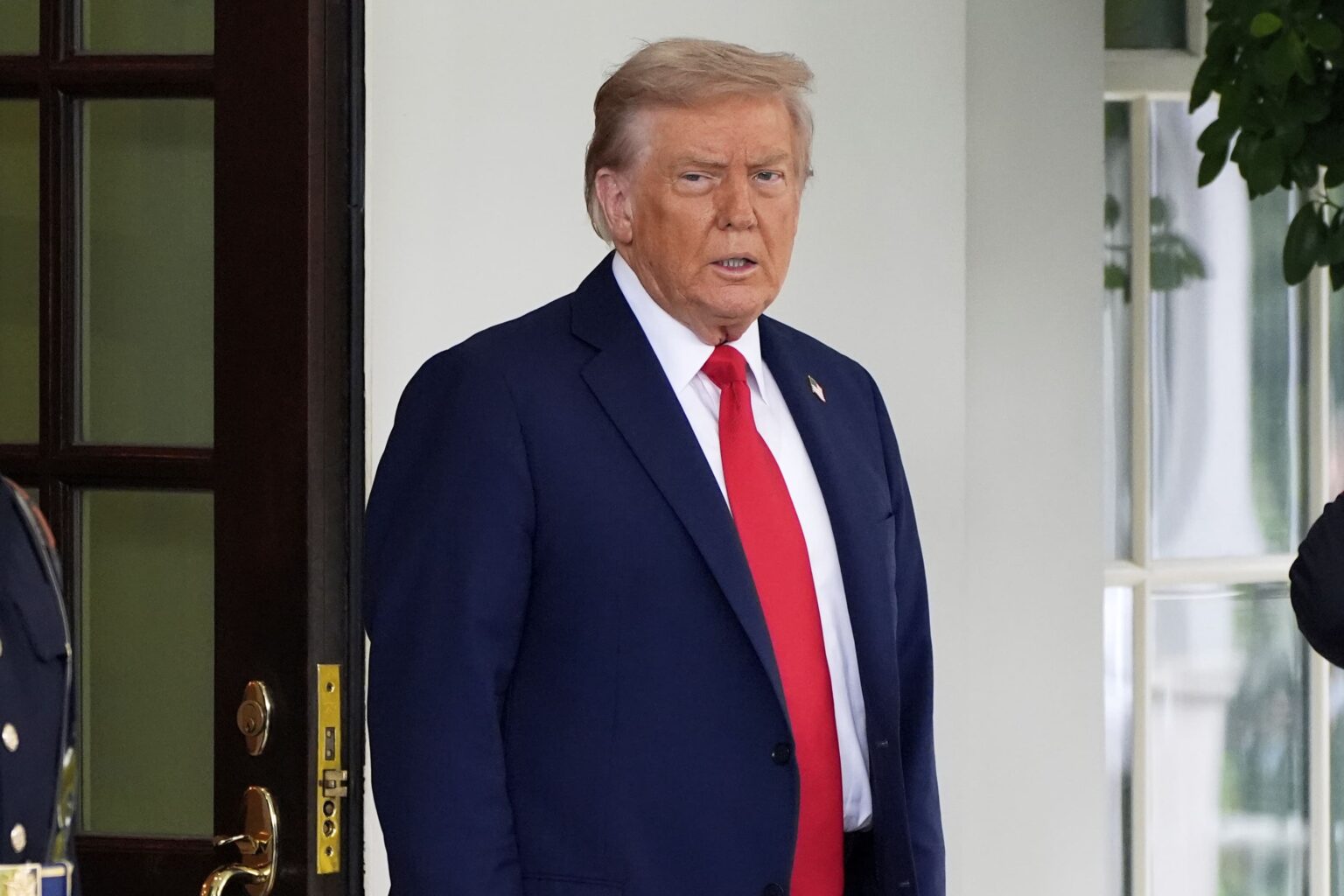 Chicago à Trump : « Restez hors de notre ville » face à la menace d’un déploiement militaire @apnews