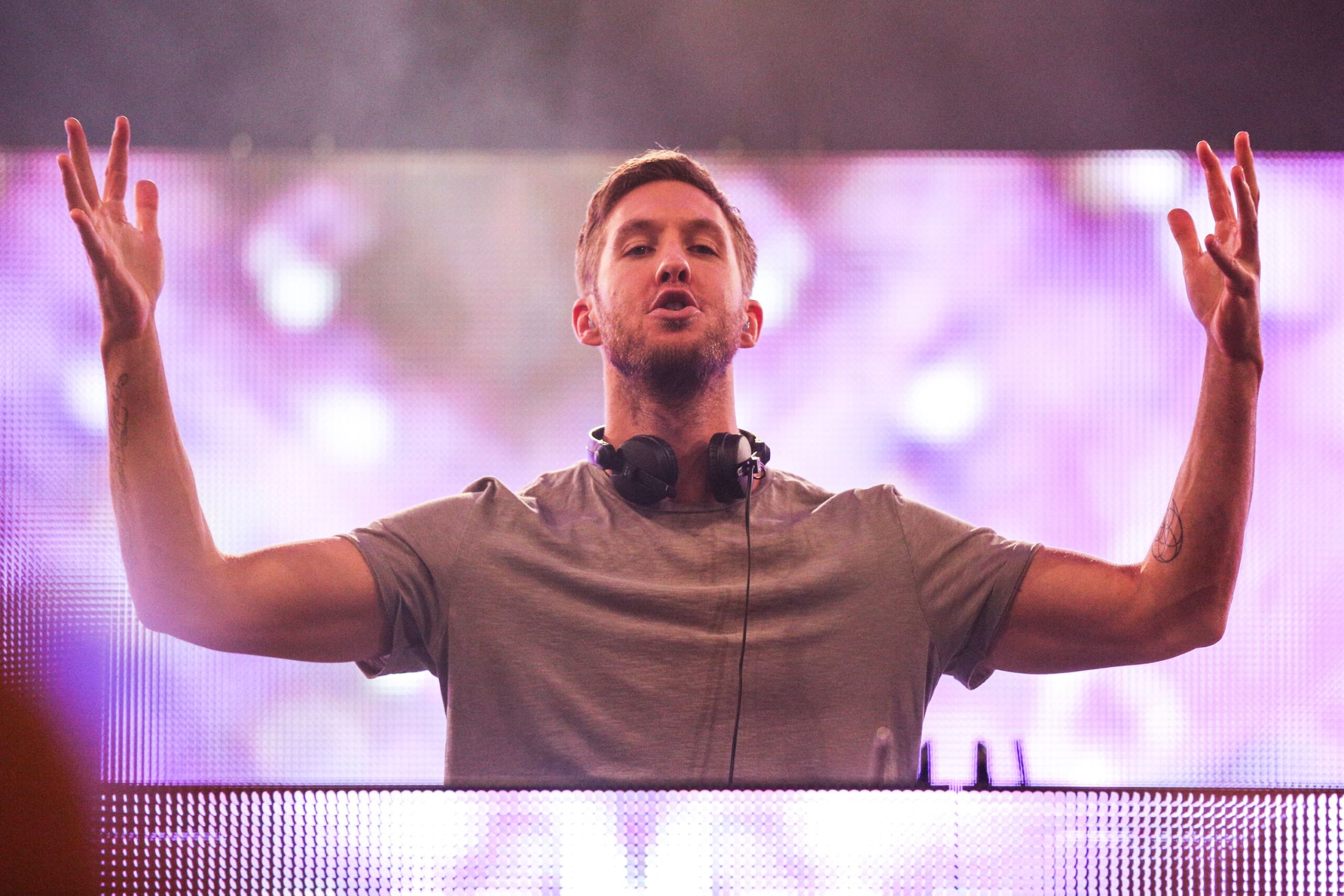 Attention, image choc ! Le DJ superstar Calvin Harris diffuse une photo du placenta de sa compagne prêt à être mangé après la naissance de leur fils