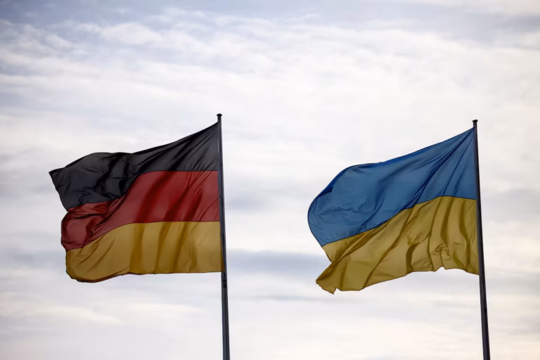 Allemagne : les rumeurs d’un déploiement militaire en Ukraine ravivent de vives tensions politiques