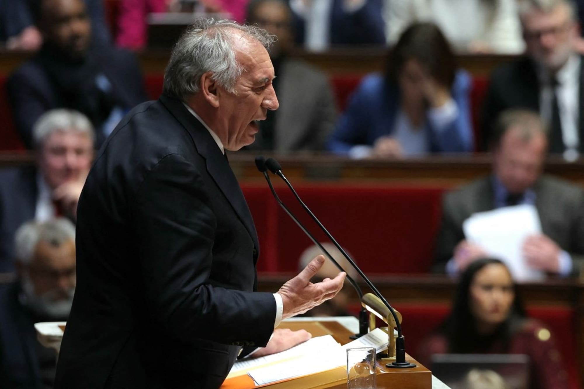 Chômage des jeunes : Bayrou sonne l’alarme, l’État patine