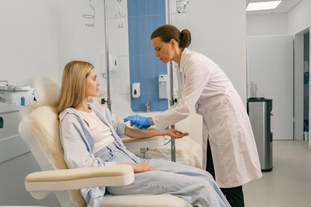 Cancer du sein hormonodépendant : la chimiothérapie souvent inutile après 70 ans