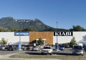 Kiabi et Decathlon épargnés : pourquoi la PPL anti fast-fashion manque sa cible