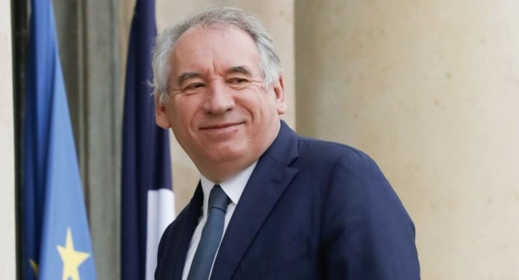 François Bayrou devient YouTubeur pour sauver son budget