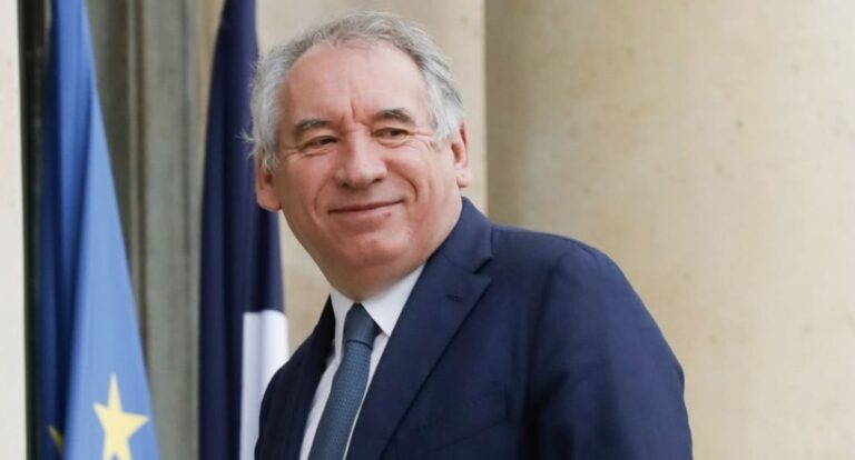 François Bayrou devient YouTubeur pour sauver son budget