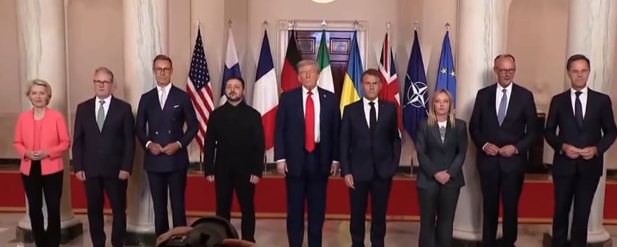 20h46 fin de la réunion Trump-Zelensky-européens : une photo officielle glaciale à la Maison-Blanche