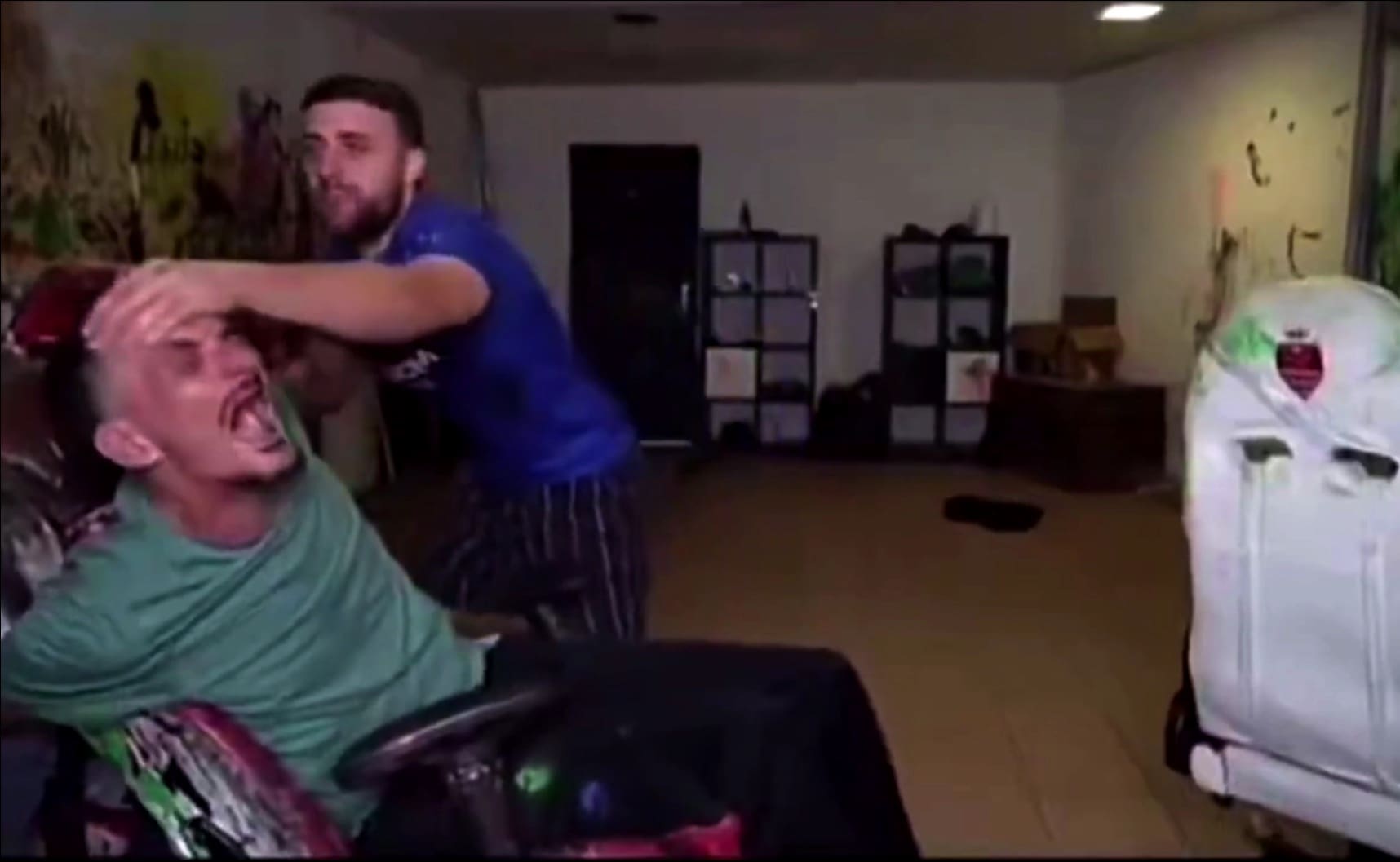 VIDÉO - Mort en direct de Jean Pormanove sur Kick: les terribles images de maltraitance et humiliations. Un scandale numérique aux répercussions politiques