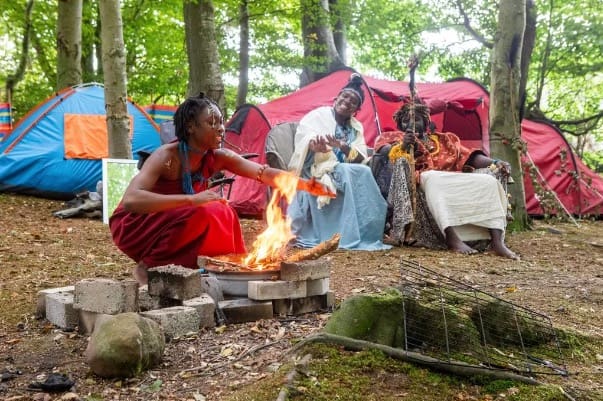 VIDÉO INSOLITE - Une mystérieuse tribu africaine installe un campement en Écosse et réclame des terres "volées à leurs ancêtres il y a 400 ans"
