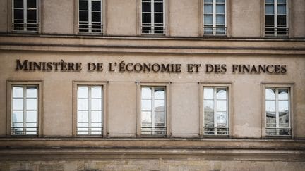 Ces Français qui donnent leur argent pour éponger la dette de l’État