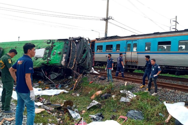 Collision entre un bus et un train en Russie : un mort et onze blessés dans la région de Leningrad — photo