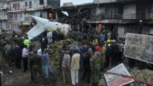 Crash d’un avion léger à Nairobi : au moins un mort dans un quartier densément peuplé