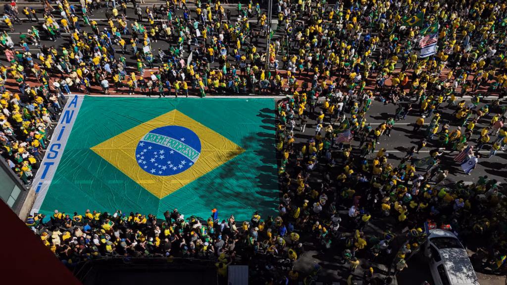 Des milliers de partisans de Bolsonaro manifestent contre la Cour suprême et Lula dans les rues du Brésil
