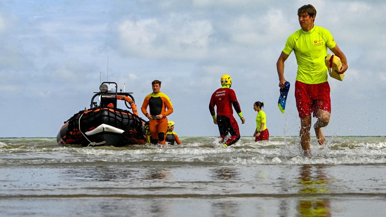 Dieppe : une adolescente secourt ses frères en mer et manque de se noyer
