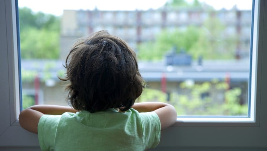 Draguignan, un enfant de 8 ans poussé du 3e étage par sa sœur