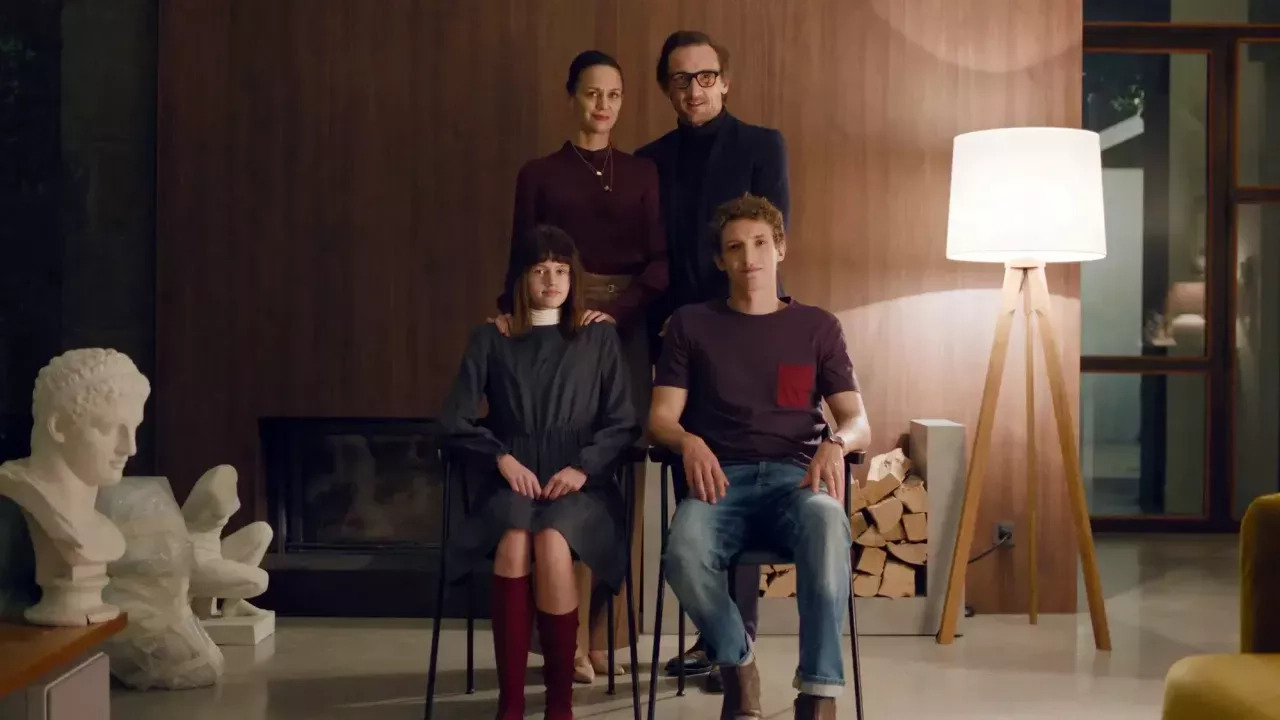 “Family Therapy” - un intrus sème le chaos dans une famille de privilégiés