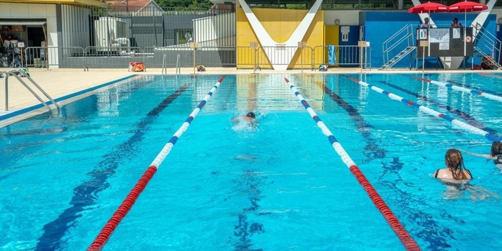 Floirac : intrusion nocturne et souillures dans les bassins, la piscine ferme en urgence