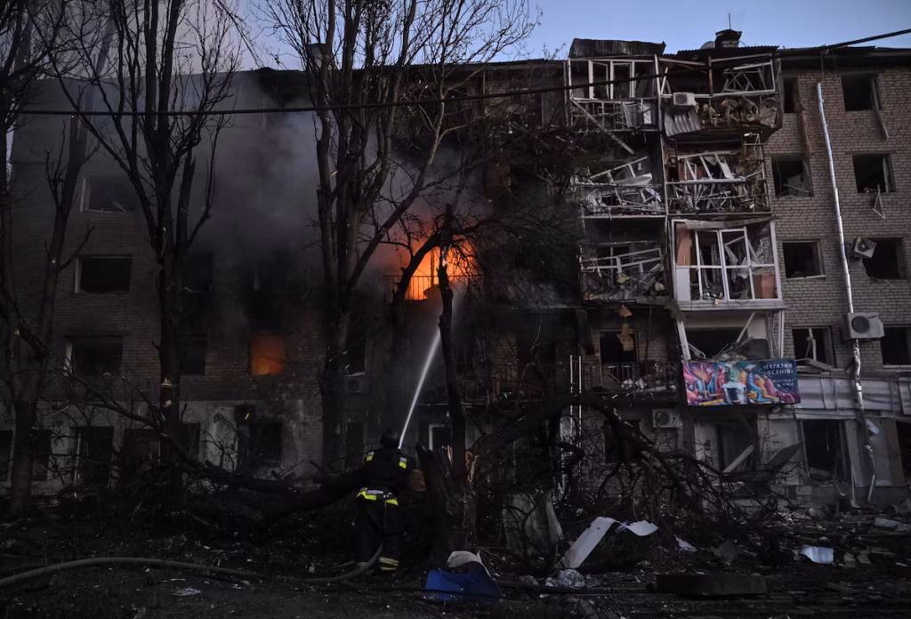 Frappe russe sur Zaporijia - un mort et 24 blessés dont trois enfants @AP