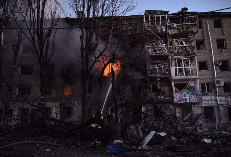 Frappe russe sur Zaporijia - un mort et 24 blessés dont trois enfants @AP