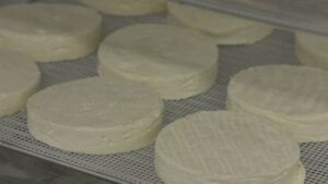 Fromages français suspectés : des cas de listériose signalés en Europe