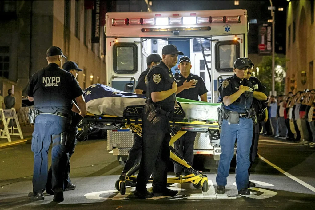 Fusillade meurtrière dans un club de New York : trois morts et onze blessés