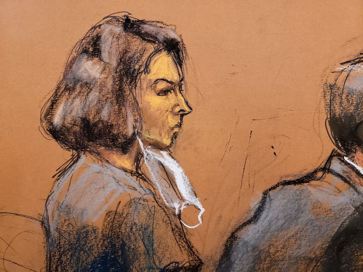 Ghislaine Maxwell transférée dans un camp de prisonniers au Texas, Trump nie toute demande de grâce