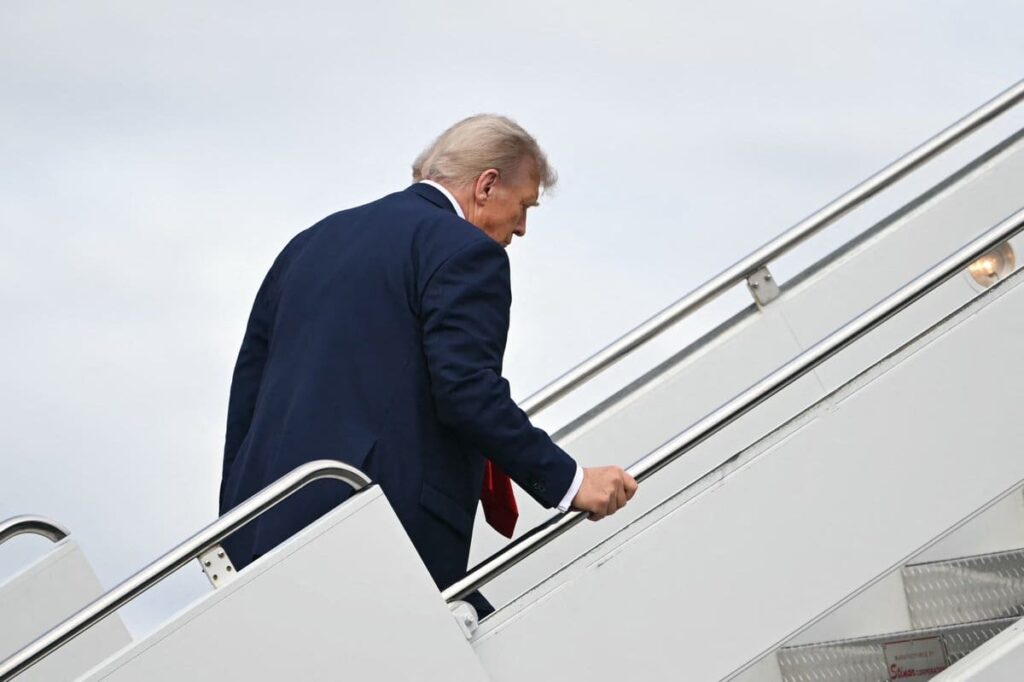 VIDÉO Trump quitte Anchorage sans annonce de cessez-le-feu mais avec de l'espoir