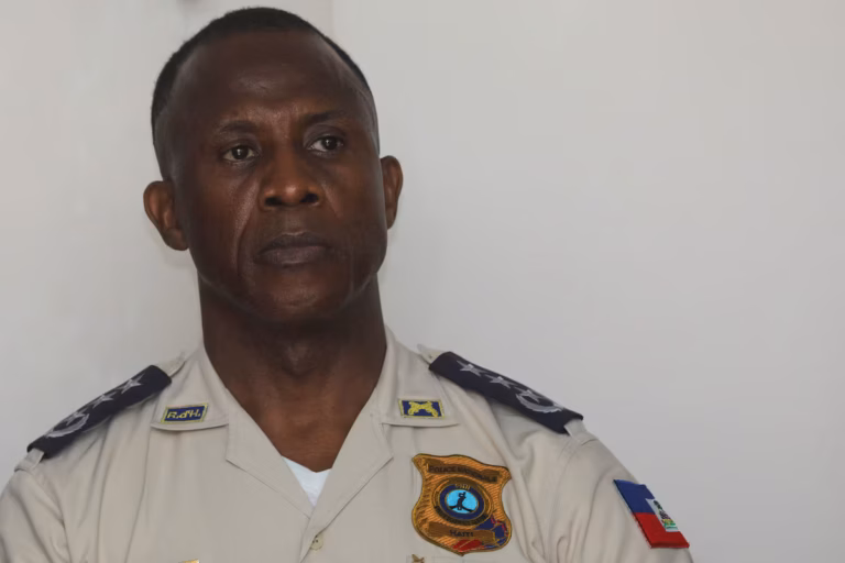 Haïti nomme un nouvel homme fort à la tête de la police pour contrer la violence des gangs