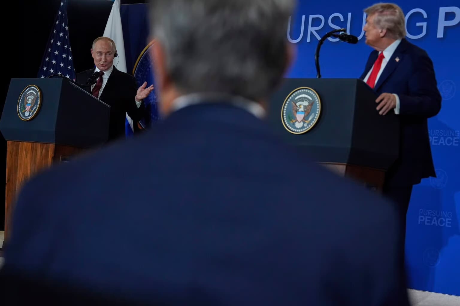 REPORTAGE PHOTO - Images fortes de la conférence de presse Trump-Poutine en Alaska