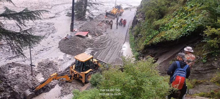 Inondations en Inde : des hélicoptères mobilisés pour secourir des personnes bloquées dans l’Uttarakhand