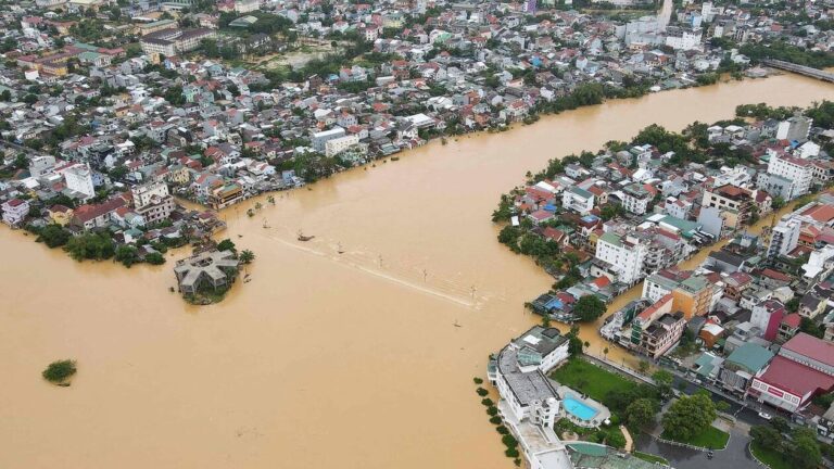 Inondations meurtrières dans le nord du Vietnam : au moins 14 victimes à Dien Bien