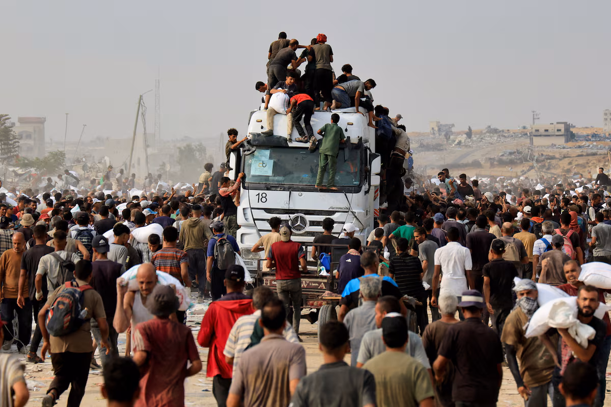 Israël intensifie ses frappes sur Gaza alors que le chef du Hamas se rend au Caire pour sauver les pourparlers de trêve