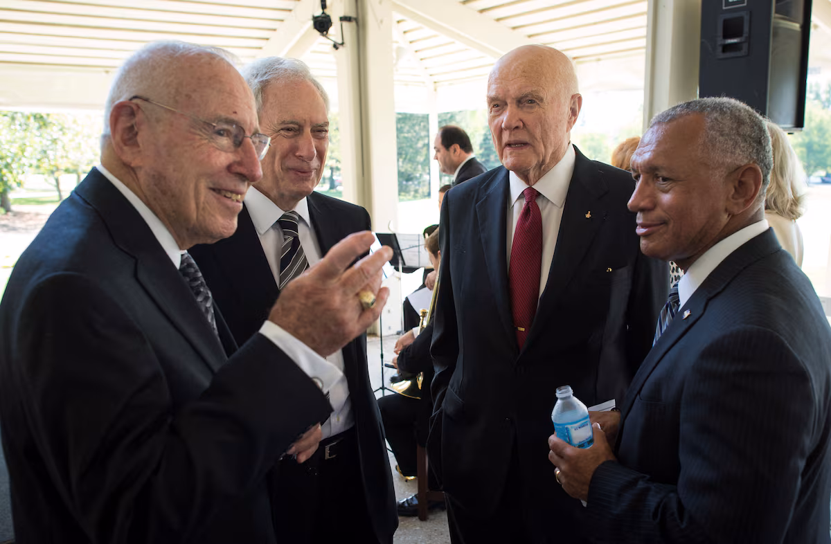 Jim Lovell, commandant légendaire d’Apollo 13, s’éteint à 97 ans