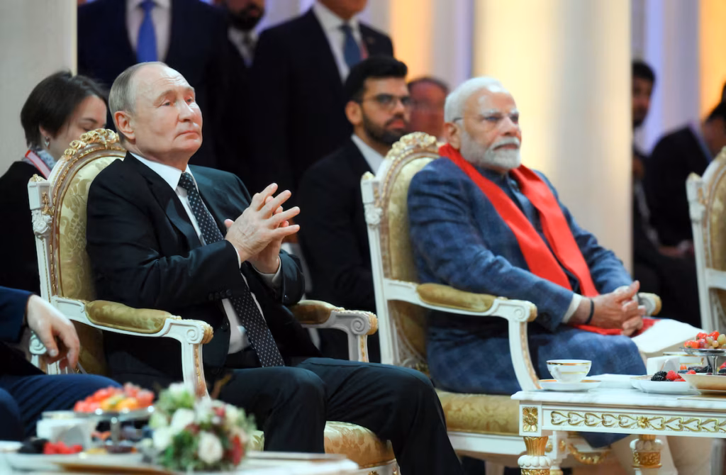 L’Inde prévoit d’augmenter ses importations de pétrole russe en septembre malgré la pression américaine @AP