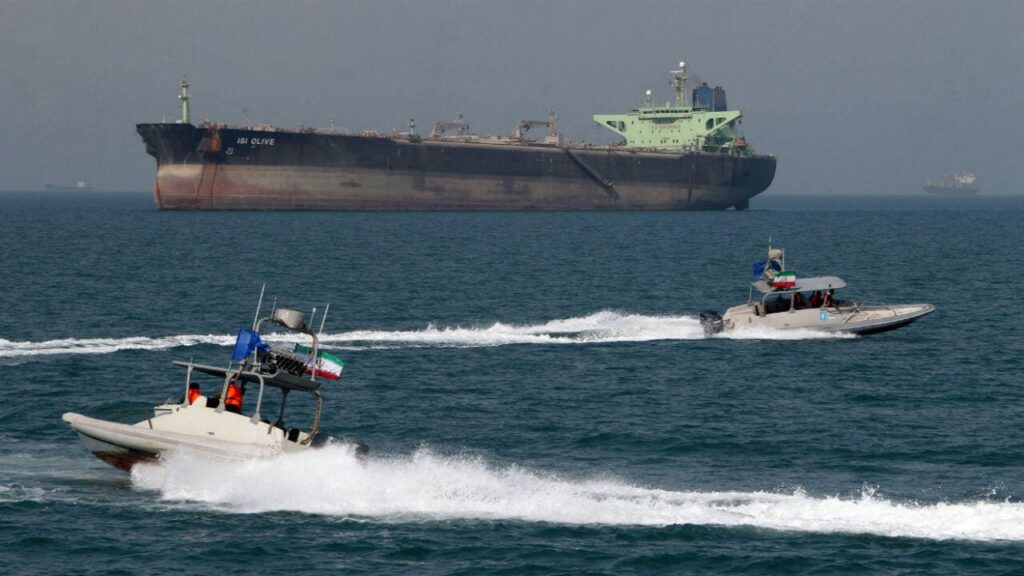 L’Irak saisit un pétrolier au large de ses côtes dans le cadre d’une vaste opération contre la contrebande de carburant