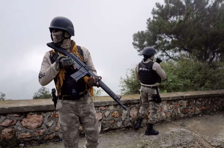 L’Irlande exige la libération d’un missionnaire et d’un enfant enlevés lors d’une attaque contre un orphelinat en Haïti — photo