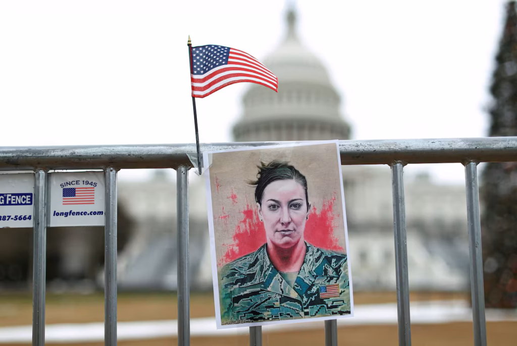 L’US Air Force rendra les honneurs militaires à Ashli Babbitt, tuée lors de l’assaut du Capitole @AP