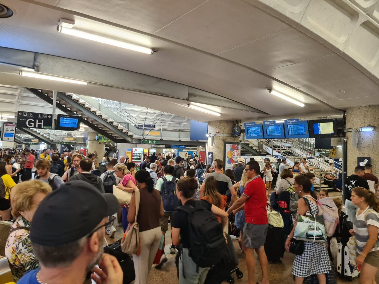 La gare de Lyon Part-Dieu a été noyée dans le chaos en plein chassé-croisé estival